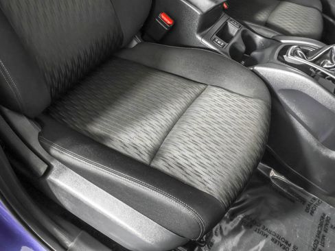 Used 2019 Nissan Rogue SV image 46