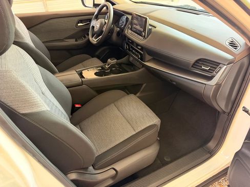 Used 2023 Nissan Rogue SV FWD image 26