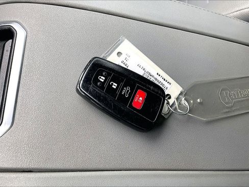 Used 2021 Toyota Highlander XLE image 36