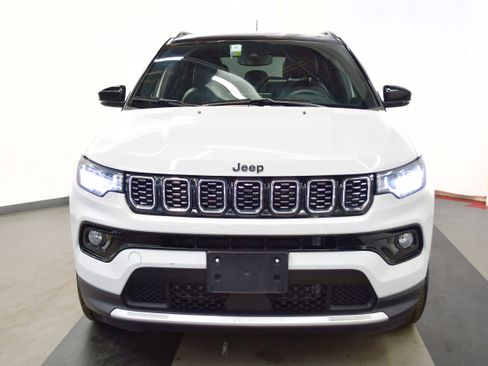 Used 2025 Jeep Compass Limited AWD/4WD image 3