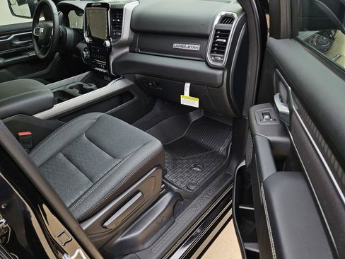 New 2026 RAM 1500 4x4 Crew Cab image 7