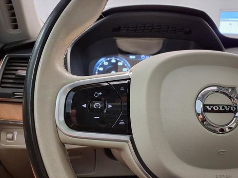 Used 2021 Volvo XC90 T6 Momentum w/ Climate Package image 28