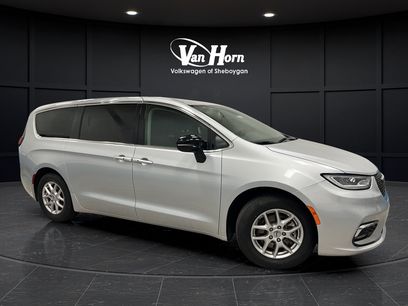 Used 2024 Chrysler Pacifica Touring-L