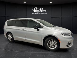 Used 2024 Chrysler Pacifica Touring-L FWD video 1