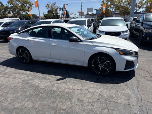 Used 2024 Nissan Altima 2.5 SR FWD image 11