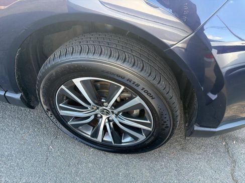 Used 2023 Toyota Venza LE AWD/4WD image 4