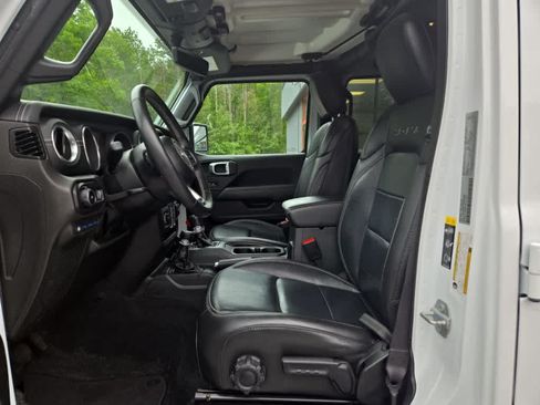 Used 2023 Jeep Wrangler Unlimited Sahara w/ Cold Weather Group AWD/4WD image 17