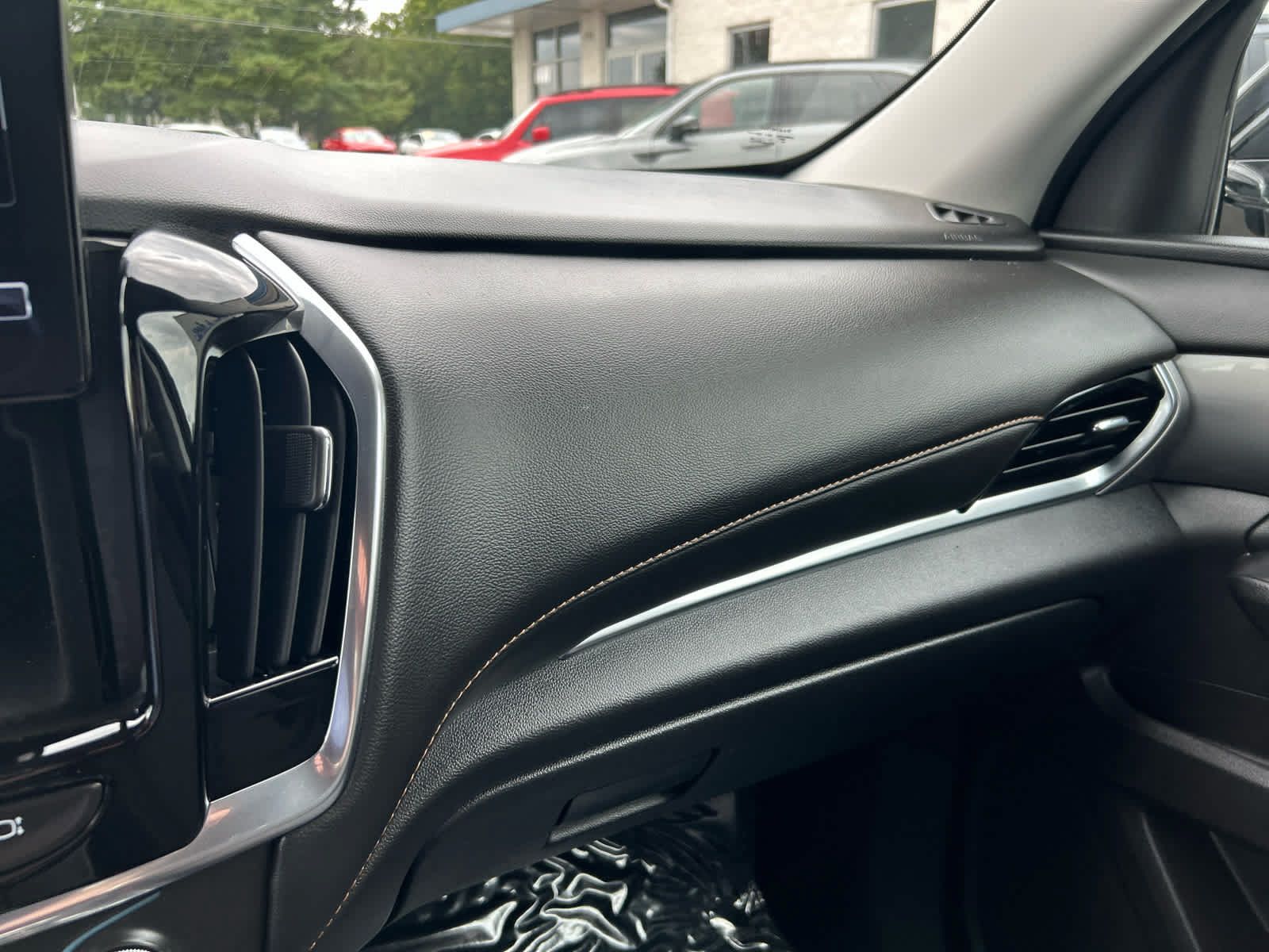 Used 2018 Chevrolet Traverse LT FWD image 20