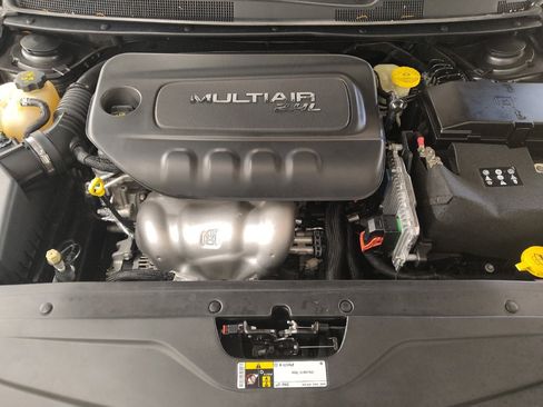 Used 2017 Chrysler 200 Limited Platinum w/ Comfort & Convenience Group FWD image 30