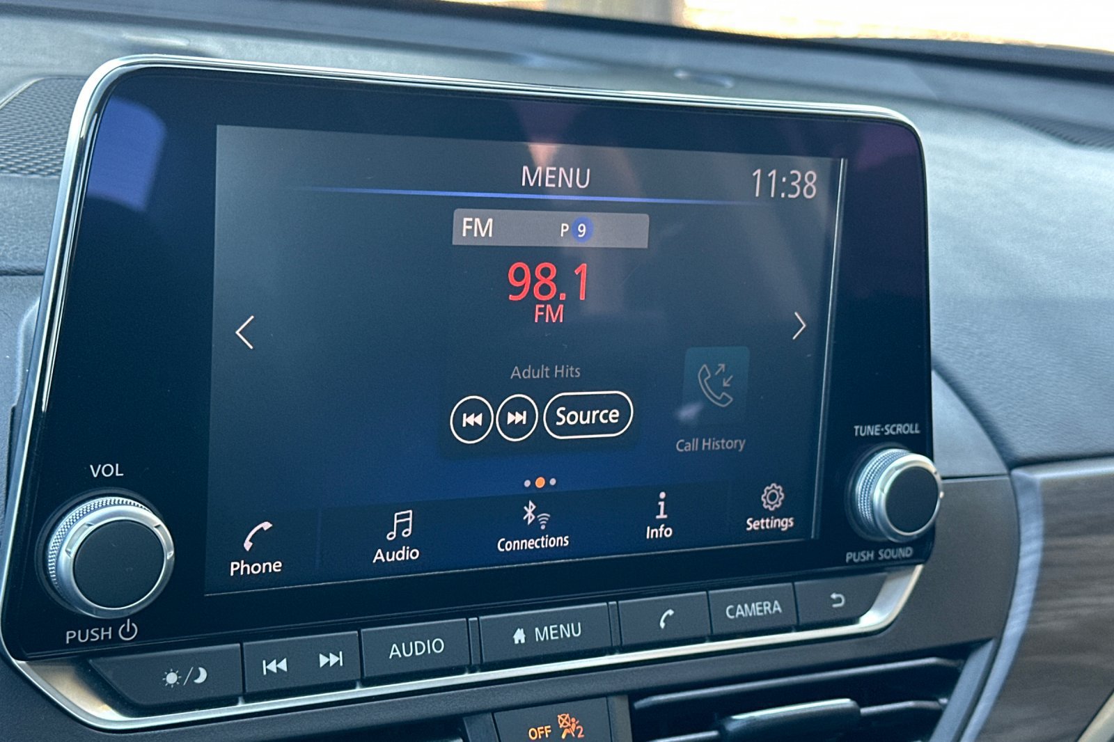 Used 2025 Nissan Altima 2.5 SV FWD image 17