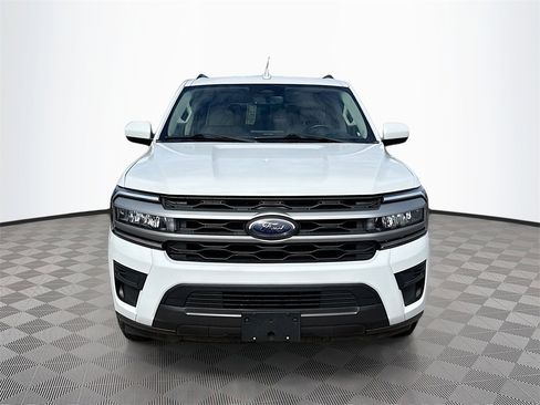 Used 2022 Ford Expedition XLT image 2
