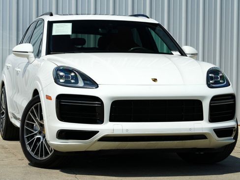 Used 2020 Porsche Cayenne Turbo image 4