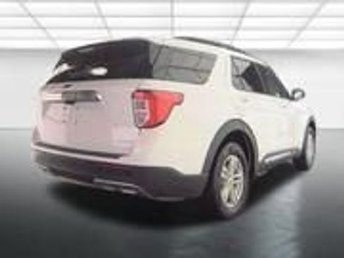 Used 2024 Ford Explorer XLT w/ Equipment Group 202A AWD/4WD image 5