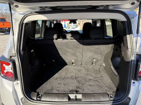 Used 2018 Jeep Renegade Latitude w/ Cold Weather Group image 25