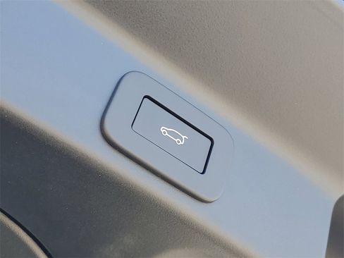 Used 2025 Jaguar F-PACE R-Dynamic S image 7