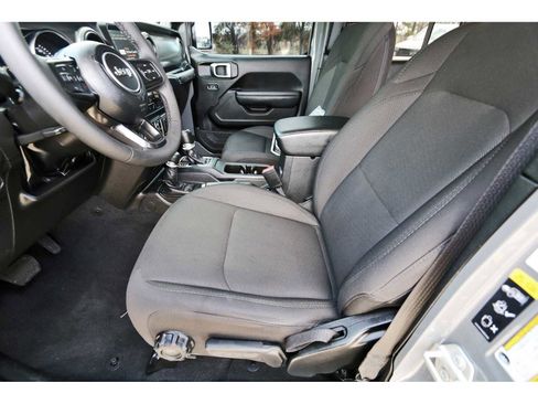 Used 2023 Jeep Wrangler Unlimited w/ Sun & Screen Package image 11