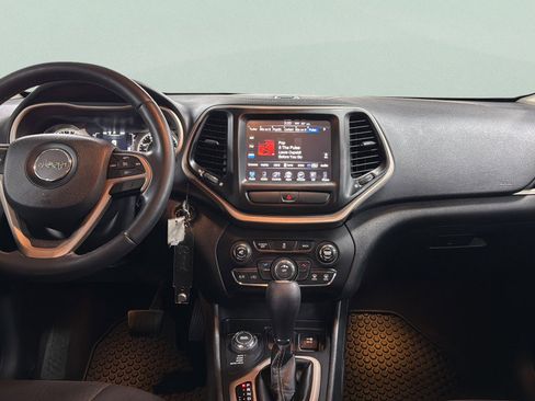 Used 2016 Jeep Cherokee Latitude w/ Cold Weather Group image 35