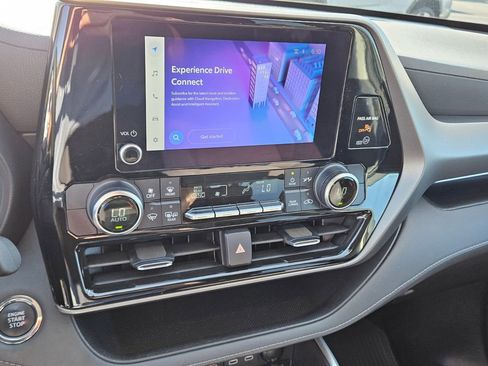 Certified 2023 Toyota Highlander L image 20
