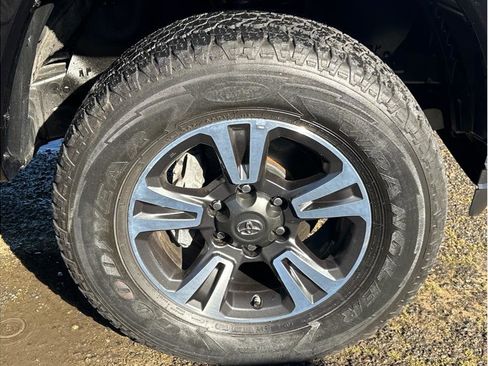 Used 2019 Toyota Tacoma TRD Sport image 10