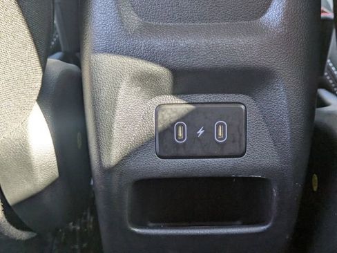 Used 2025 Hyundai Venue SEL FWD image 14