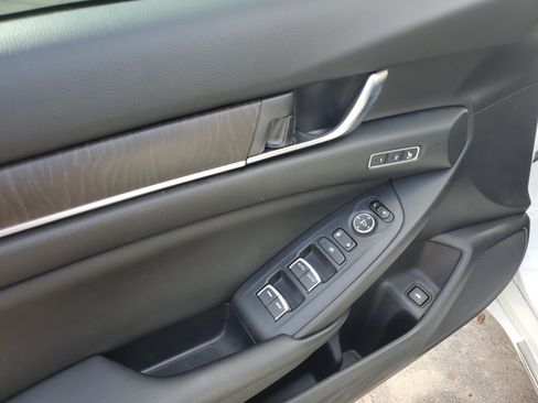 Used 2019 Honda Accord Touring image 12