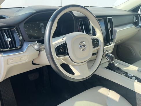 Used 2020 Volvo S60 T6 Momentum image 4