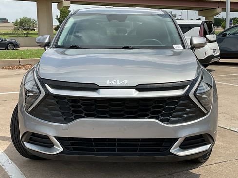 Used 2025 Kia Sportage LX FWD image 3