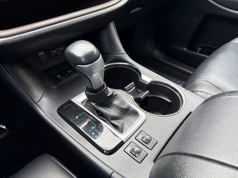 Used 2019 Toyota Highlander XLE image 27