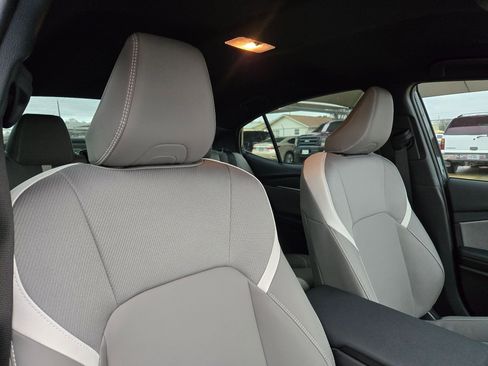 Used 2025 Toyota Camry SE image 32