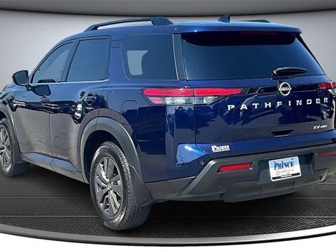 Used 2022 Nissan Pathfinder SV image 4