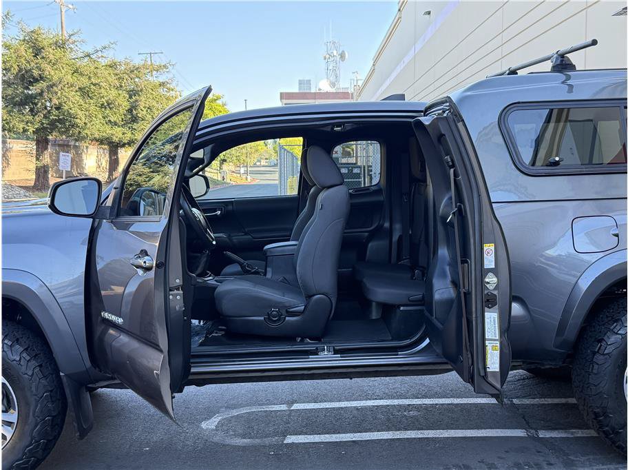 Used 2019 Toyota Tacoma TRD Sport AWD/4WD image 32
