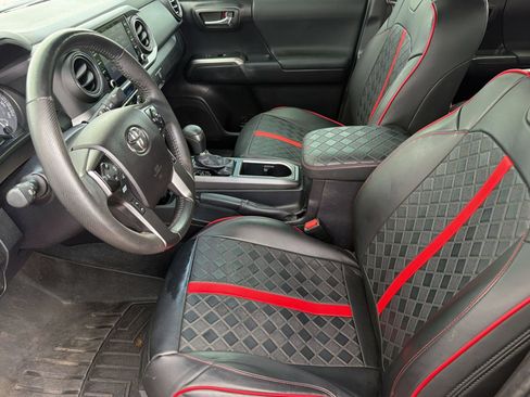 Certified 2021 Toyota Tacoma TRD Off-Road w/ Technology Package AWD/4WD image 5
