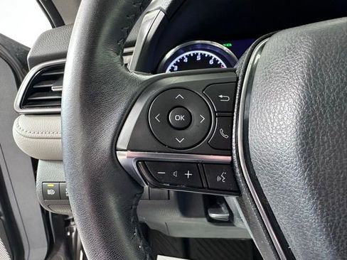 Used 2020 Toyota Camry XLE image 21