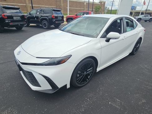 Certified 2025 Toyota Camry SE FWD image 7