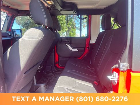 Used 2016 Jeep Wrangler Unlimited Sahara w/ Connectivity Group AWD/4WD image 13