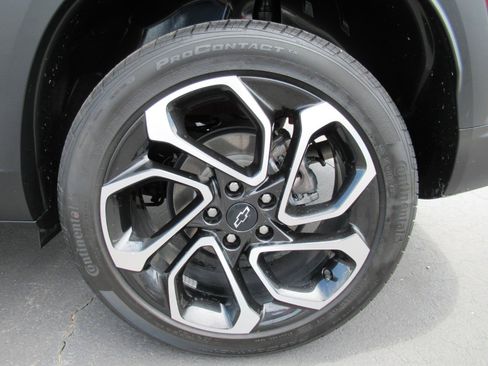 Certified 2024 Chevrolet Trax RS w/ Driver Confidence Package FWD image 8
