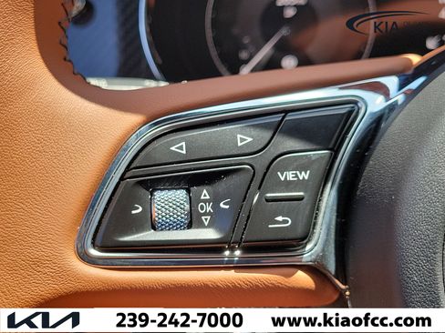 Used 2022 Bentley Bentayga AWD/4WD image 25