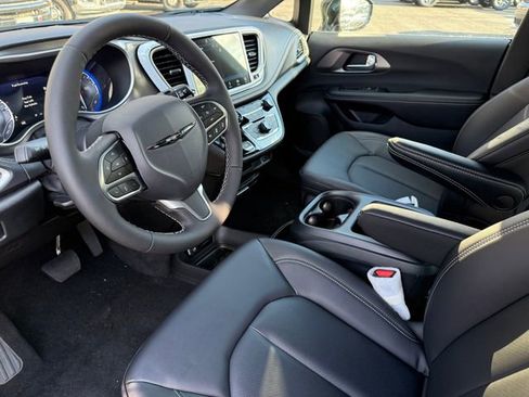 New 2026 Chrysler Pacifica Select image 20