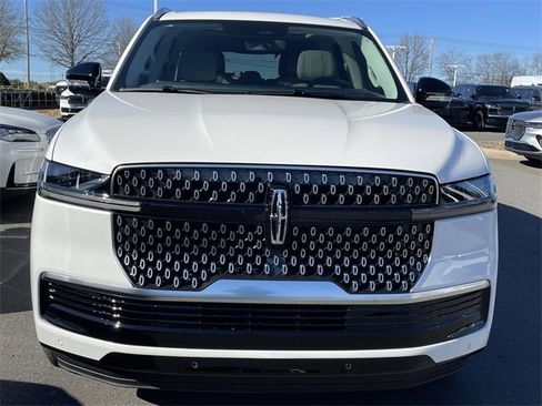 New 2025 Lincoln Navigator Reserve image 2