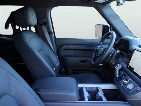 Used 2025 Land Rover Defender 130 V8 image 10