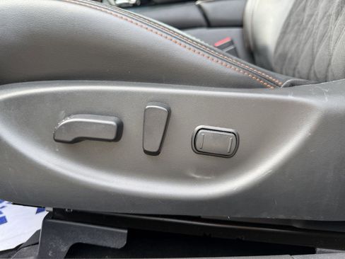 Used 2022 Nissan Maxima SR w/ Sport Mat Group FWD image 8