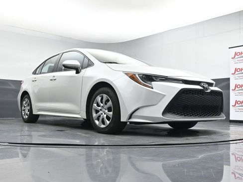 Used 2022 Toyota Corolla LE FWD image 18