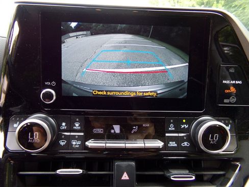 Used 2025 Toyota Highlander XLE AWD/4WD image 33