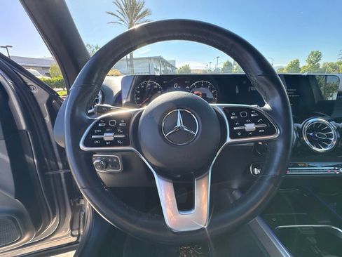 Used 2023 Mercedes-Benz GLB 250 image 24