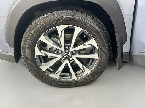 Certified 2025 Toyota Corolla Cross XLE FWD image 32
