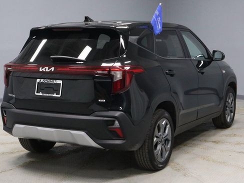 Used 2025 Kia Seltos LX image 10