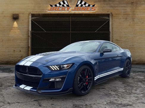 Used 2022 Ford Mustang Shelby GT500 w/ Technology Package RWD image 2