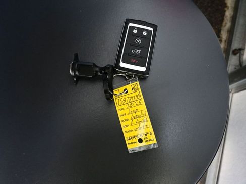 Used 2025 Jeep Grand Cherokee L Limited w/ Luxury Tech Group II image 22