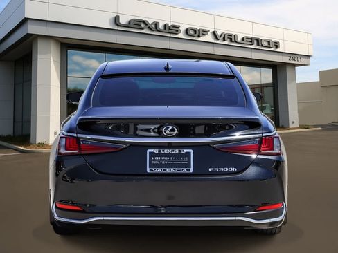 Certified 2025 Lexus ES 300h w/ Luxury Package FWD image 3