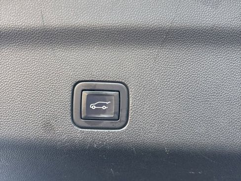 Used 2022 GMC Yukon Denali image 13